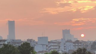 みなとみらいに昇る朝日